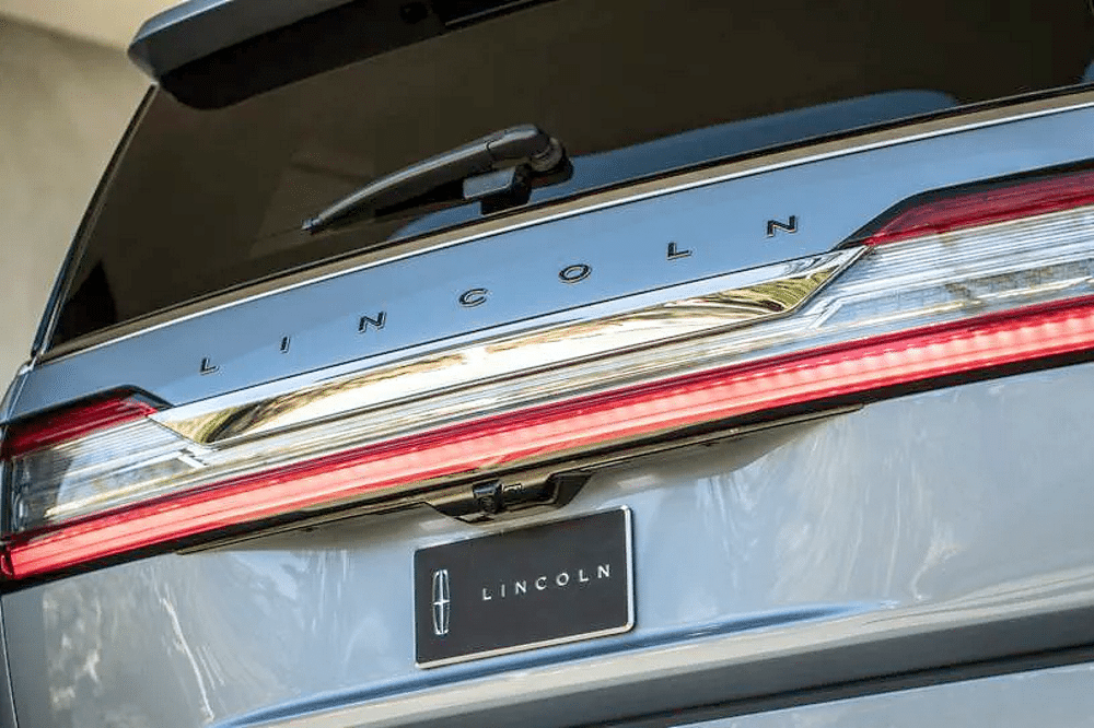 2019 Lincoln Navigator SUV Light Blue Back-End Rear View