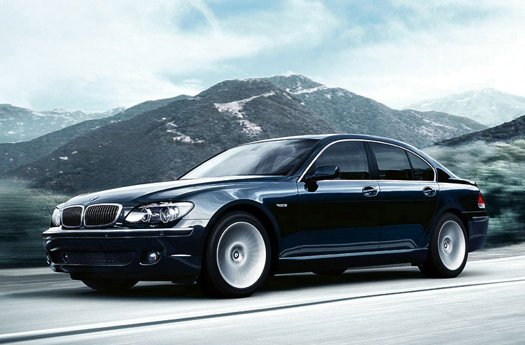 BMW 7-Series on the Road View Chauffeured Car Services Minneapolis MN / St Paul Minnesota