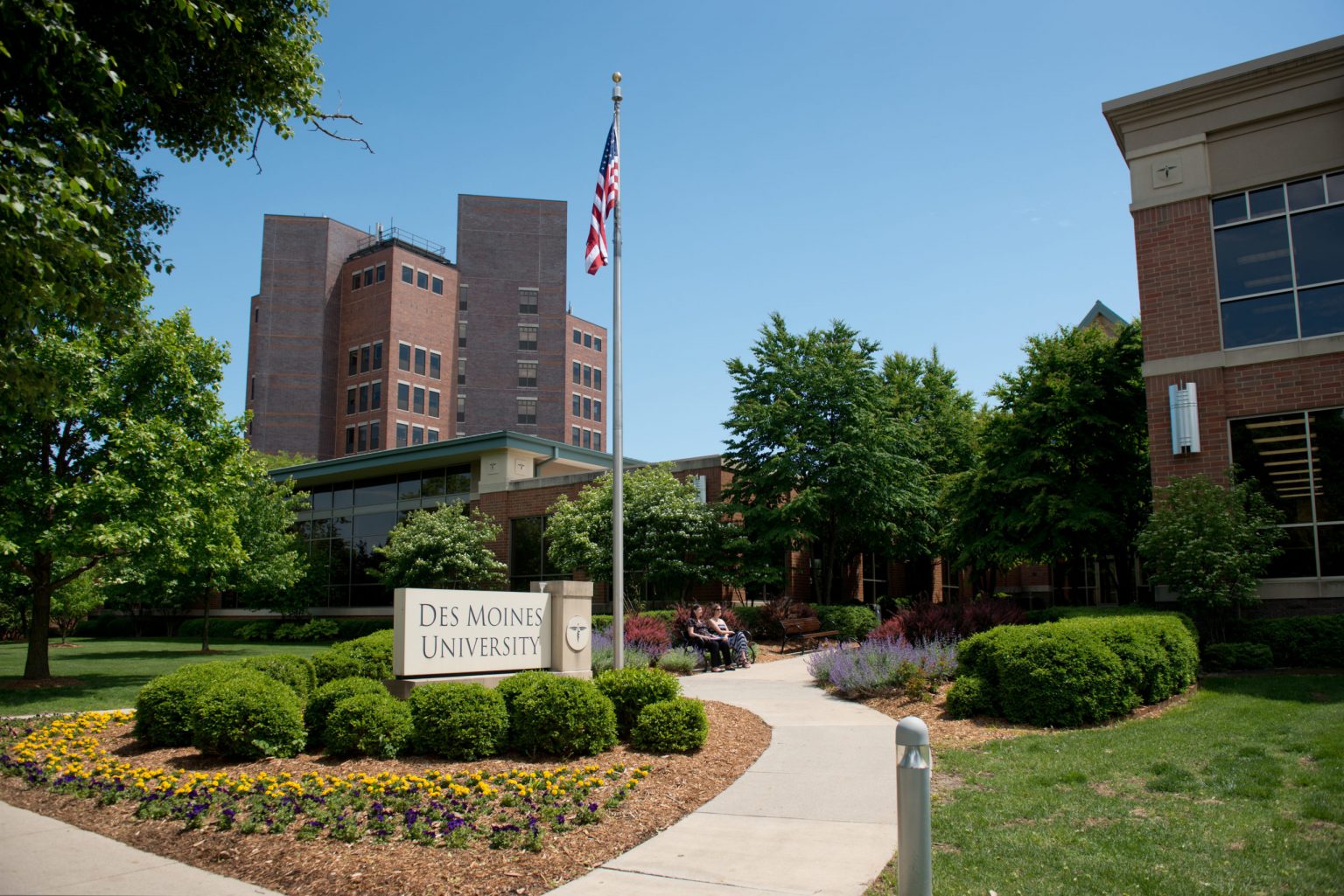 Des Moines to Minneapolis and Minneapolis to Des Moines Private Car